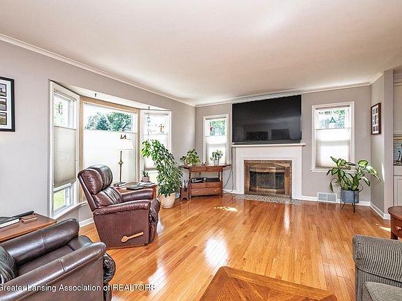3rd image of 2420 Devonshire Ave