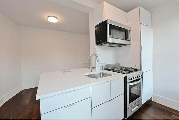 Rented by Peter Ashe | media 4