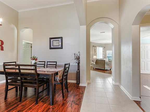 4th image of 909 E Terranova Way