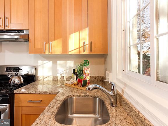5th image of 1124 Valley Dr