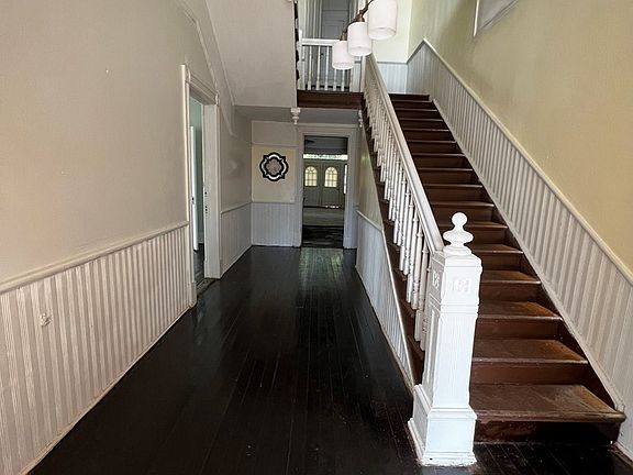 3rd image of 123 W Church St