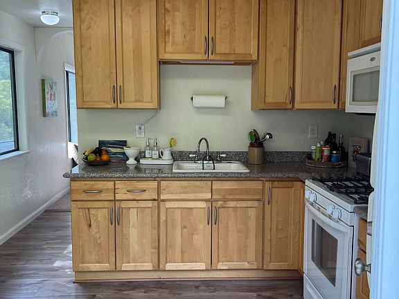 5th image of 343 Pine Hill Rd
