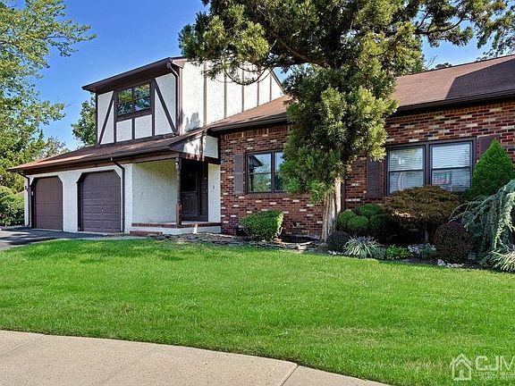 3rd image of 25 Cheltenham Pl #1025