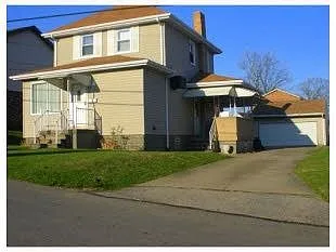 130 Beech St photo 1