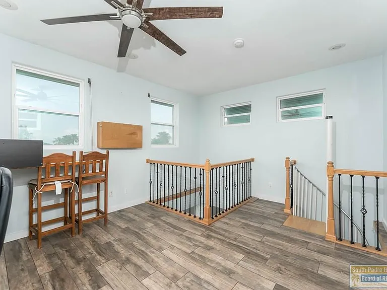 133 Oleander Dr — Photo 32