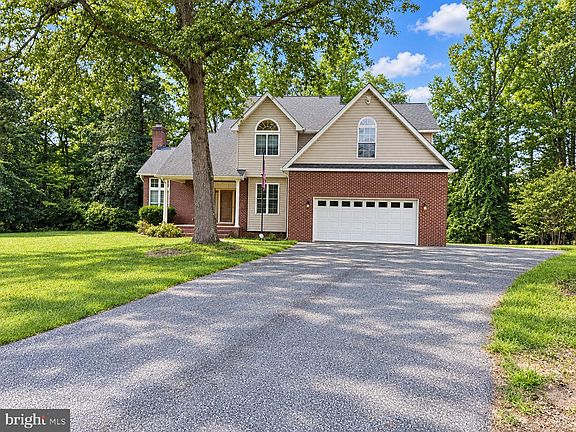 2nd image of 32 Ridgeway Cir