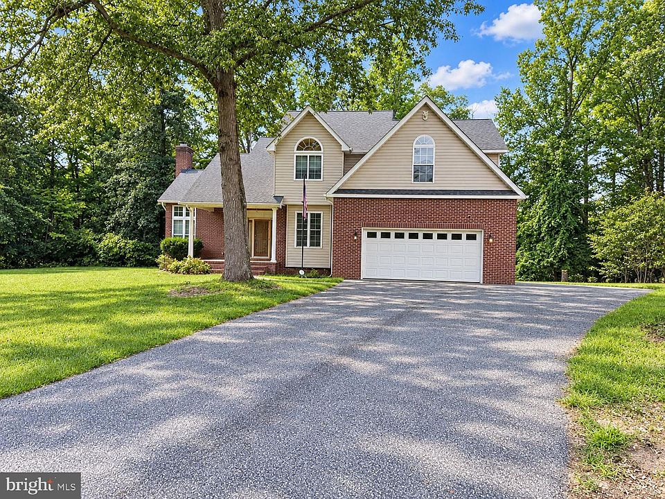 2nd image of 32 Ridgeway Cir
