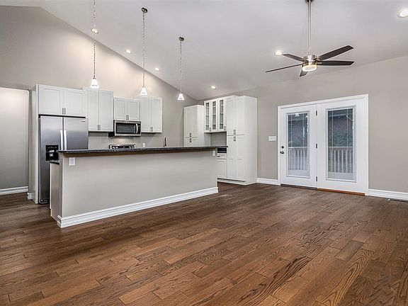 3rd image of 306 Kensington Dr