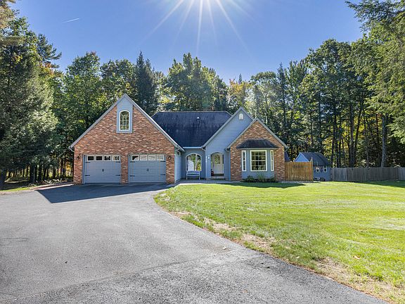 3rd image of 426 Lake House Road