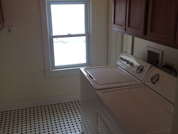 4th image of 323 N West St