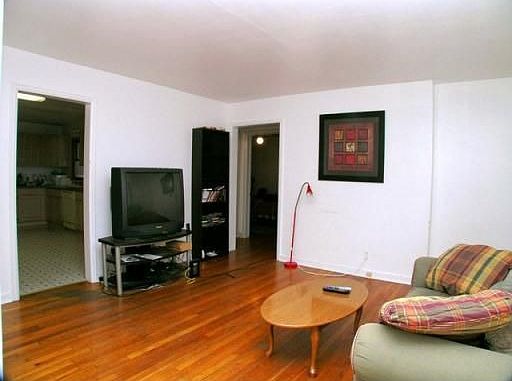 3rd image of 1530 Melrose Ave