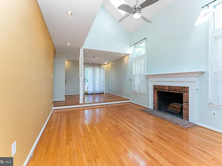 8415 Hollis Ln — Photo 15
