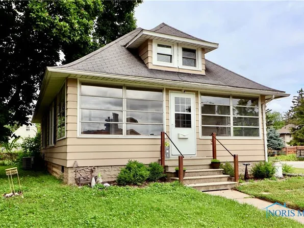 31 John St, Waterville, OH 43566