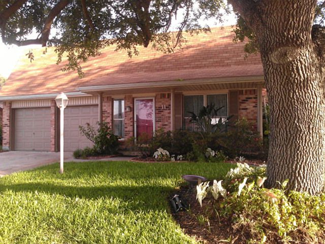 1st image of 11 Williamsburg Cir