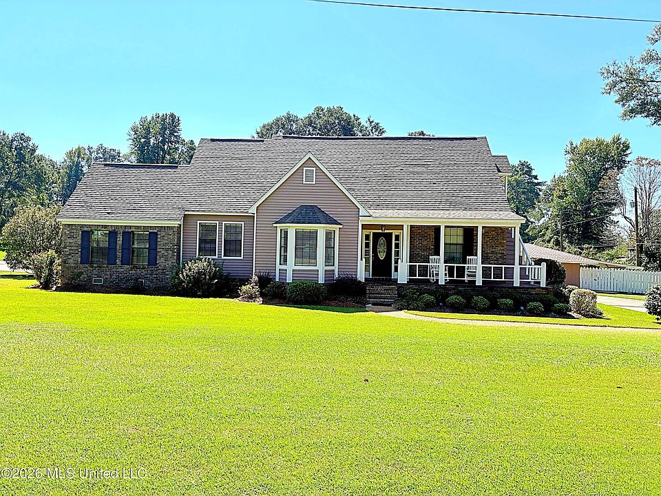 1st image of 110 Shady Oaks Cir