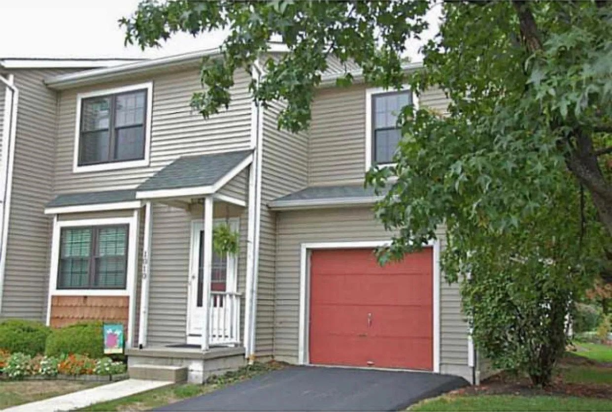 1010 Syracuse Ln — Photo 2