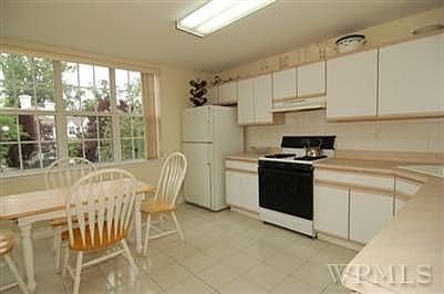 5th image of 40 Tall Tulip Ln