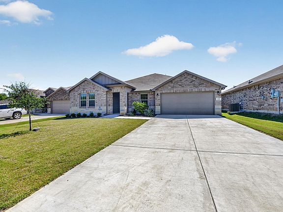 4th image of 305 Sadie Ln