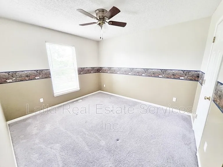 1208 SE Meridian Dr — Photo 13