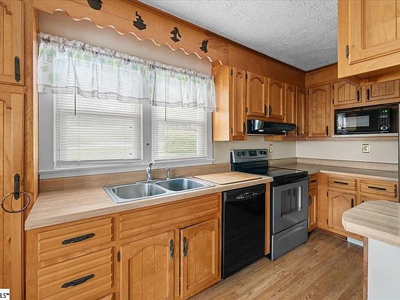 5th image of 1363 Bethlehem Ridge Rd