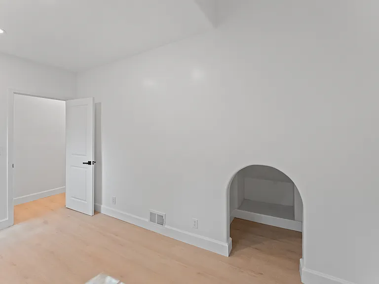 1800 Benedict Canyon Dr — Photo 17