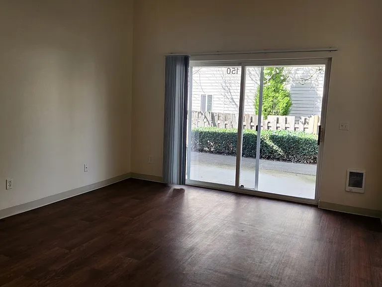 Emerald Pointe — Photo 31