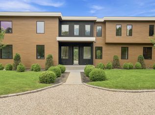207 Middle Line Hwy, Southampton, NY 11968