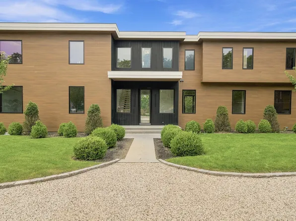 207 Middle Line Hwy, Southampton, NY 11968