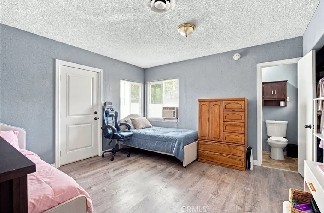 2 bed, 1065 sqft, $2,350 — Photo 4