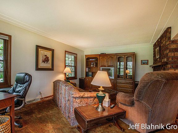 4th image of 1925 Kinney Ave NW
