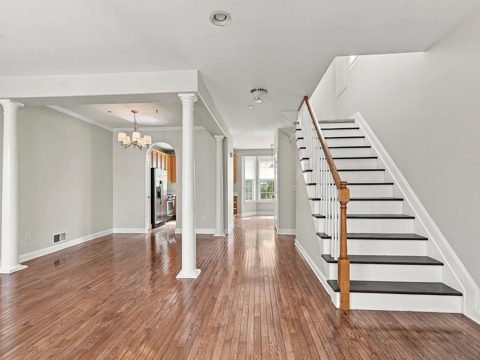 2 bed, 1900 sqft, $2,450 — Photo 3