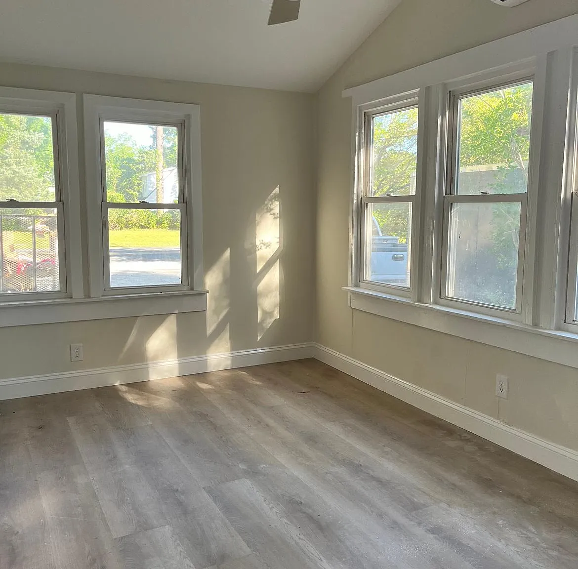 1112 Floral Pkwy — Photo 3