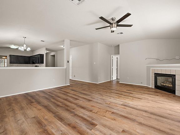 4th image of 2560 Vernell Way
