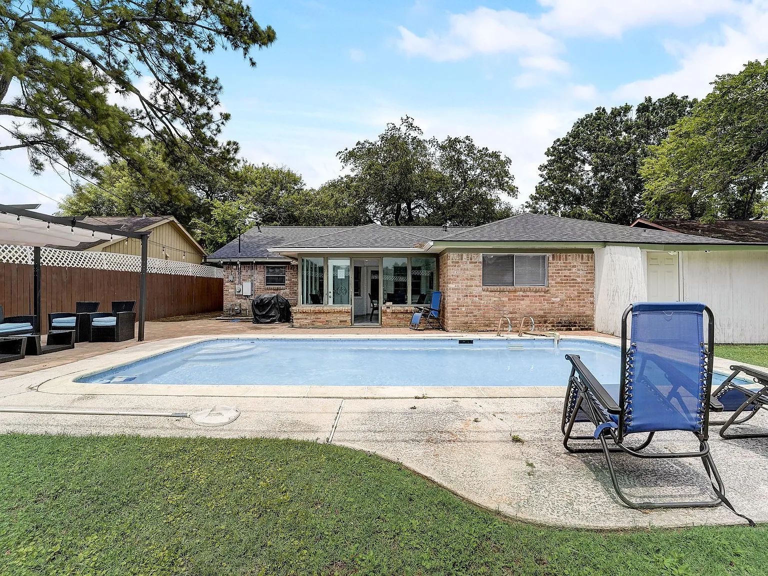 4 bed, 2.0 bath, 1666 sqft, $3,950 — Photo 1