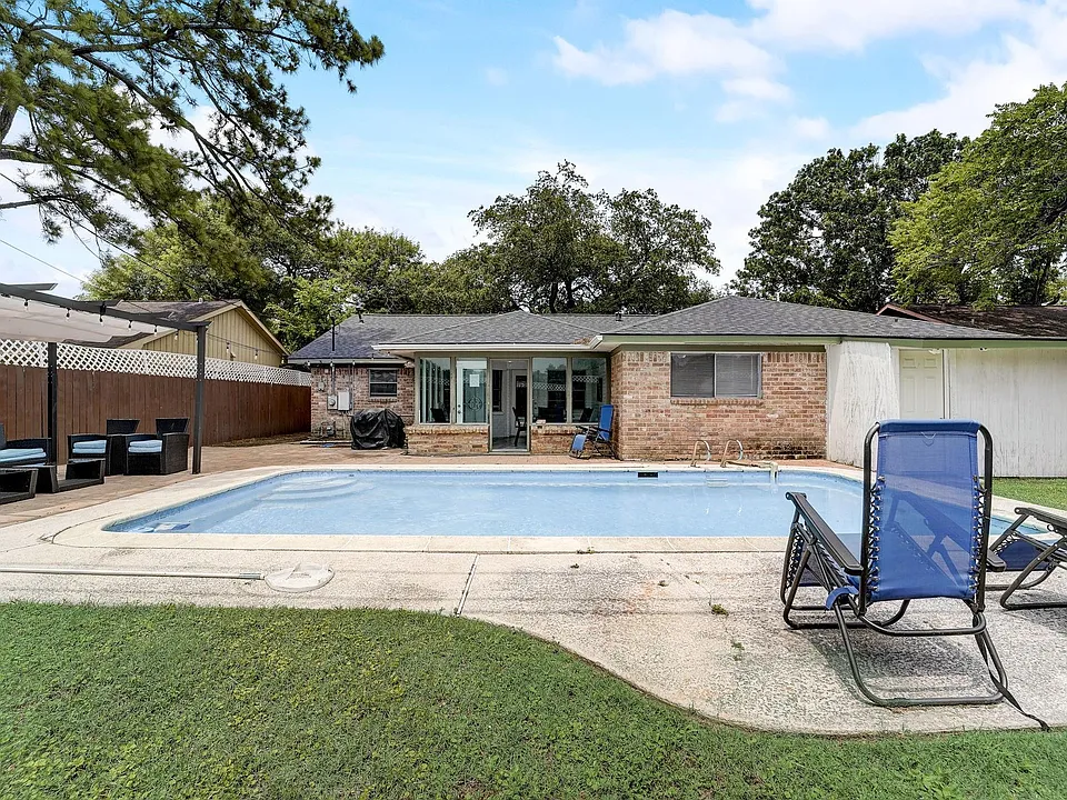 8851 Alcott Dr