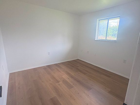 4th image of 437 Forest St #437