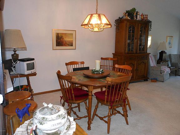 3rd image of 954 Village Ct