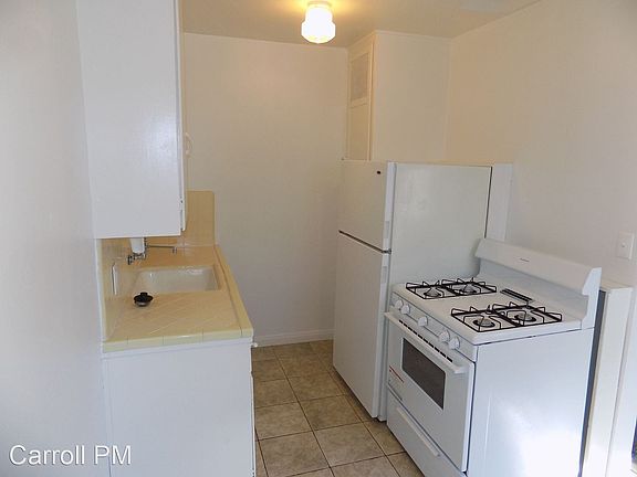 4th image of 4037 Menlo Ave