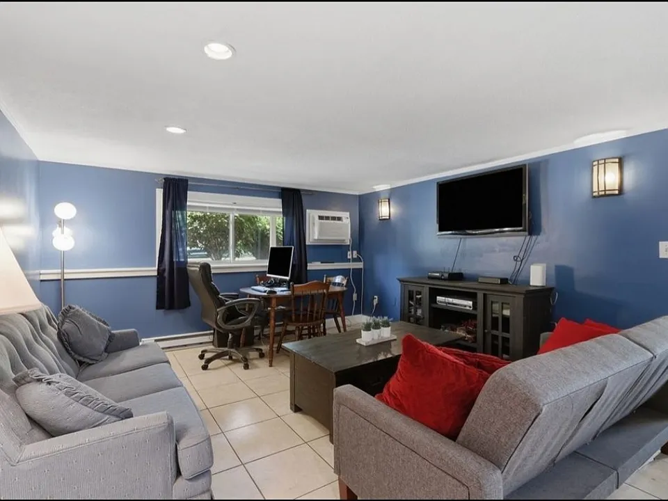 10 Hazelwood Ave #2