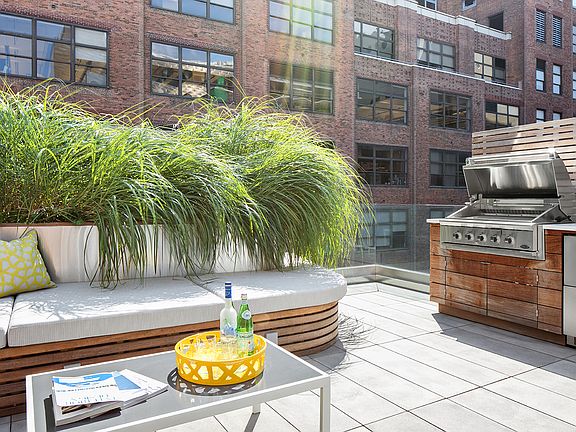 4th image of 343 W 16th St #Penthouse