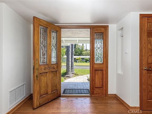 4th image of 17055 Community St