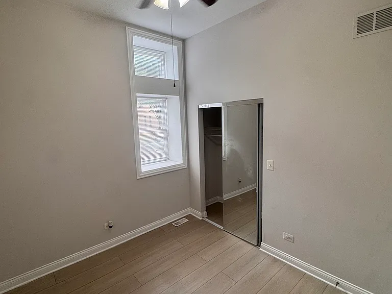 2101 S Marshall Blvd #1F — Photo 8