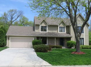 14160 W Fieldpointe Dr, New Berlin, WI 53151