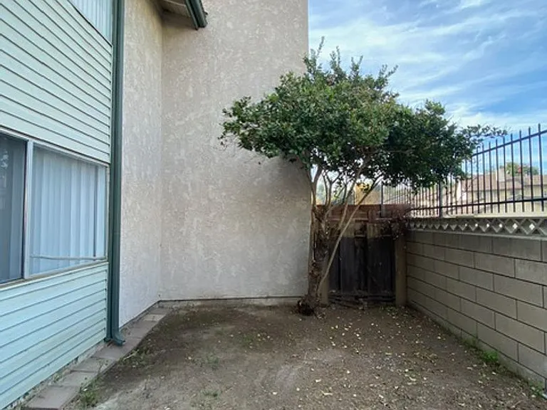 2255 Cahuilla St #75 — Photo 18