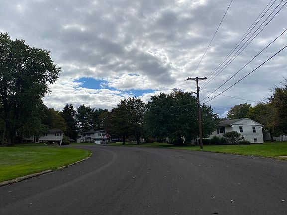 5th image of 3 Queenswood Blvd