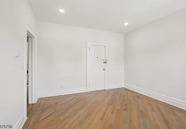 34 Main St #B — Photo 3