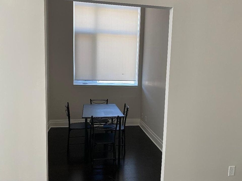 2nd image of 111 Upper Duke Cres #102