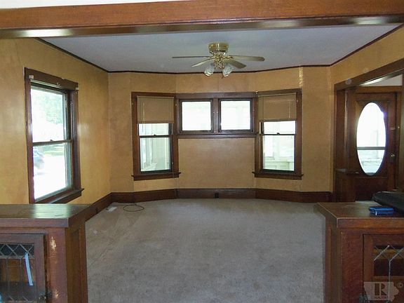 3rd image of 600 Siegel St