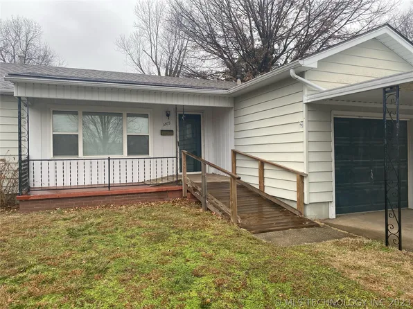 1205 C St NE, Miami, OK 74354