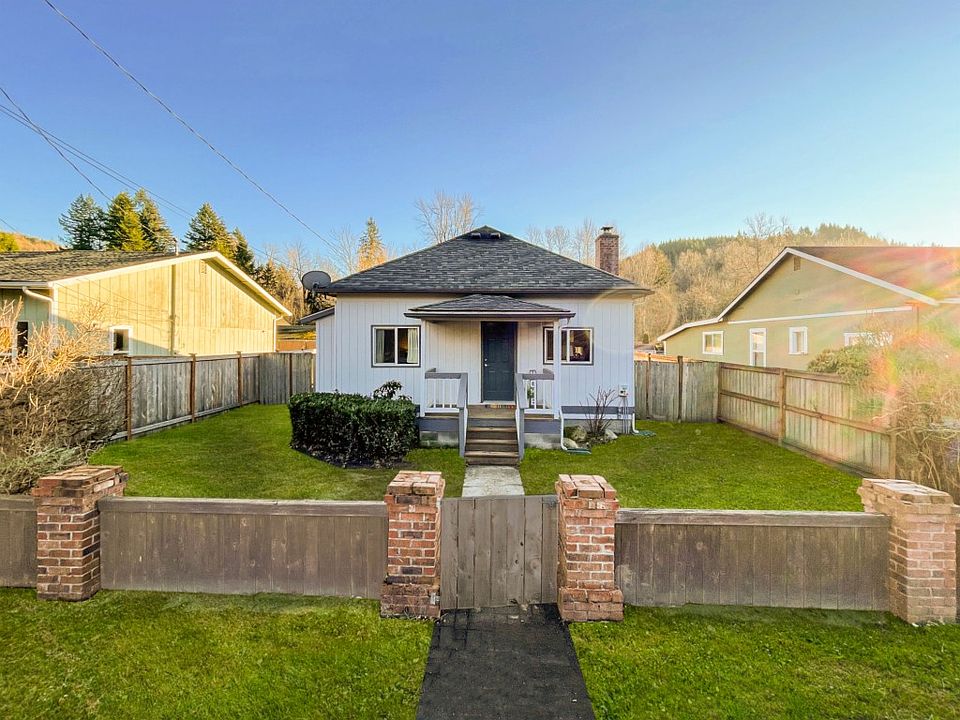1st image of 26717 SE Ravensdale Pl